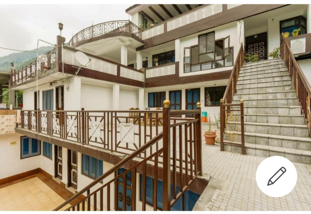 Tirthan Crest Homestay Banjār 外观 照片