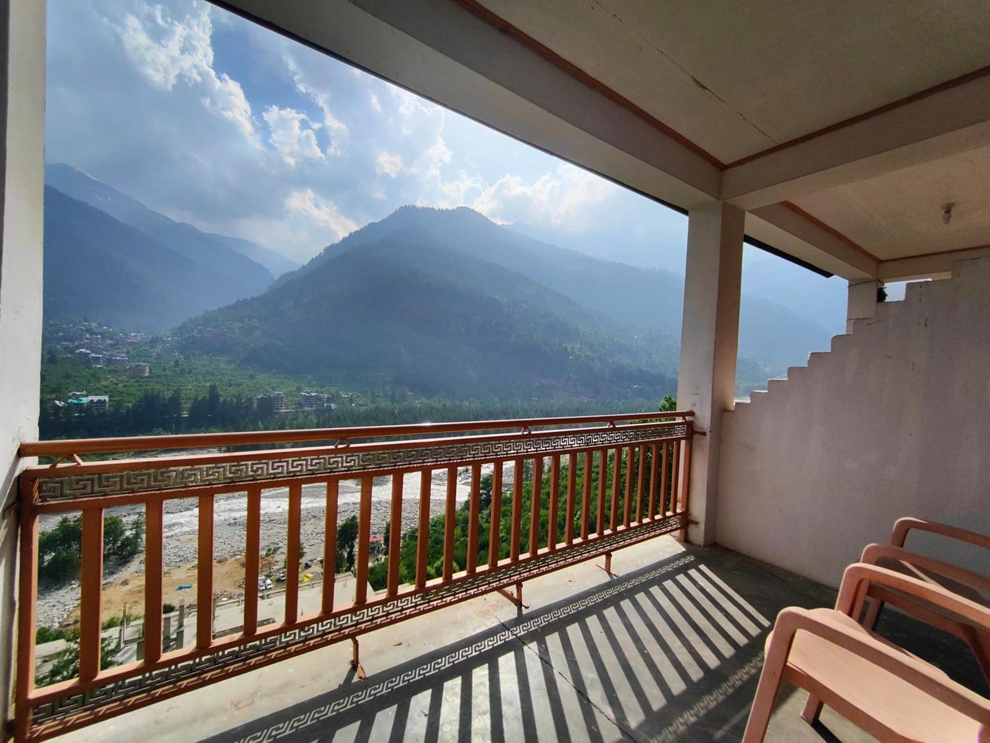 Tirthan Crest Homestay Banjār 外观 照片